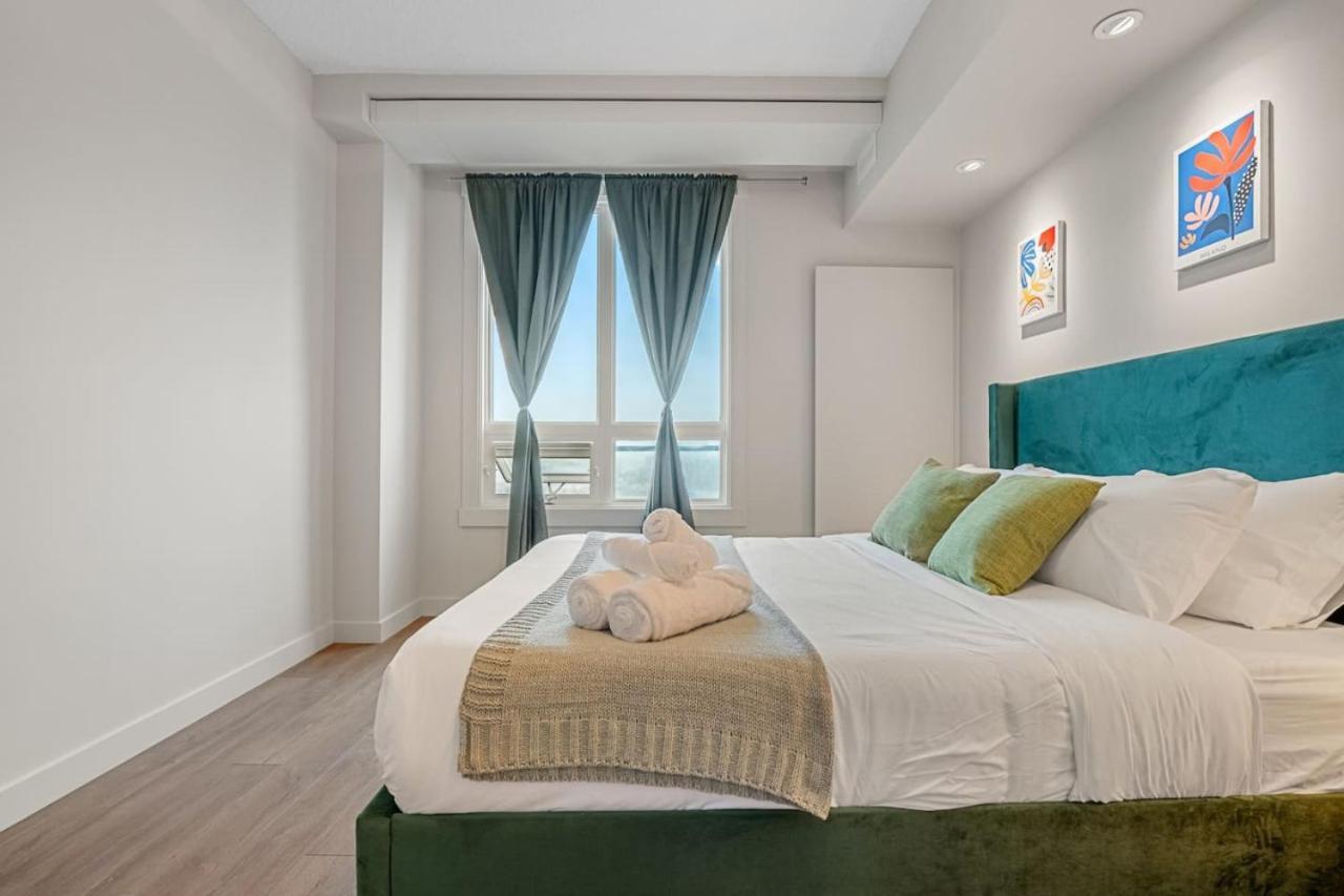 Upscale Penthouse Stay With Mountain & City Views, Free Parking, Bbq Grill, Office Space & More YYC 외부 사진