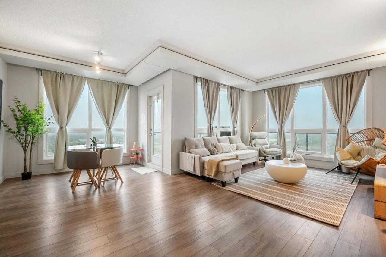 Upscale Penthouse Stay With Mountain & City Views, Free Parking, Bbq Grill, Office Space & More YYC 외부 사진
