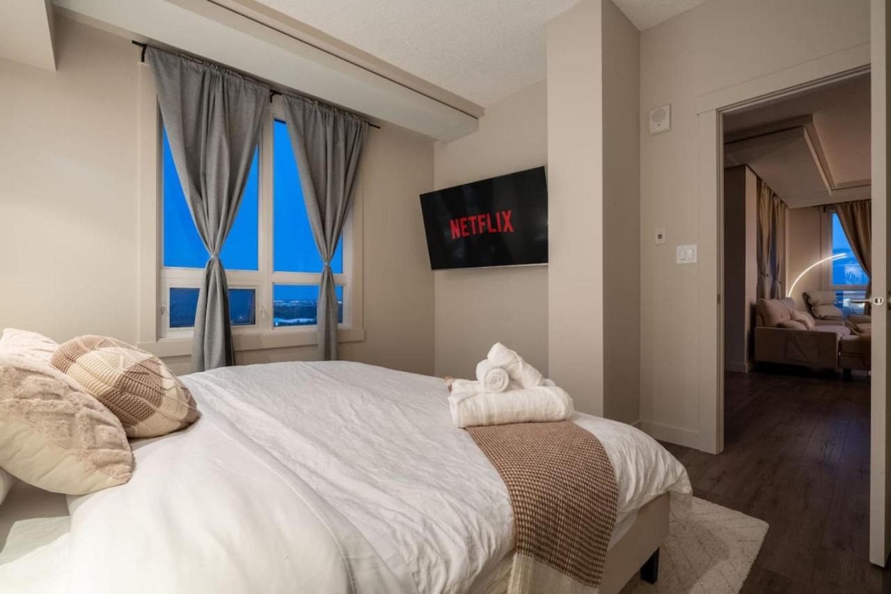Upscale Penthouse Stay With Mountain & City Views, Free Parking, Bbq Grill, Office Space & More YYC 외부 사진