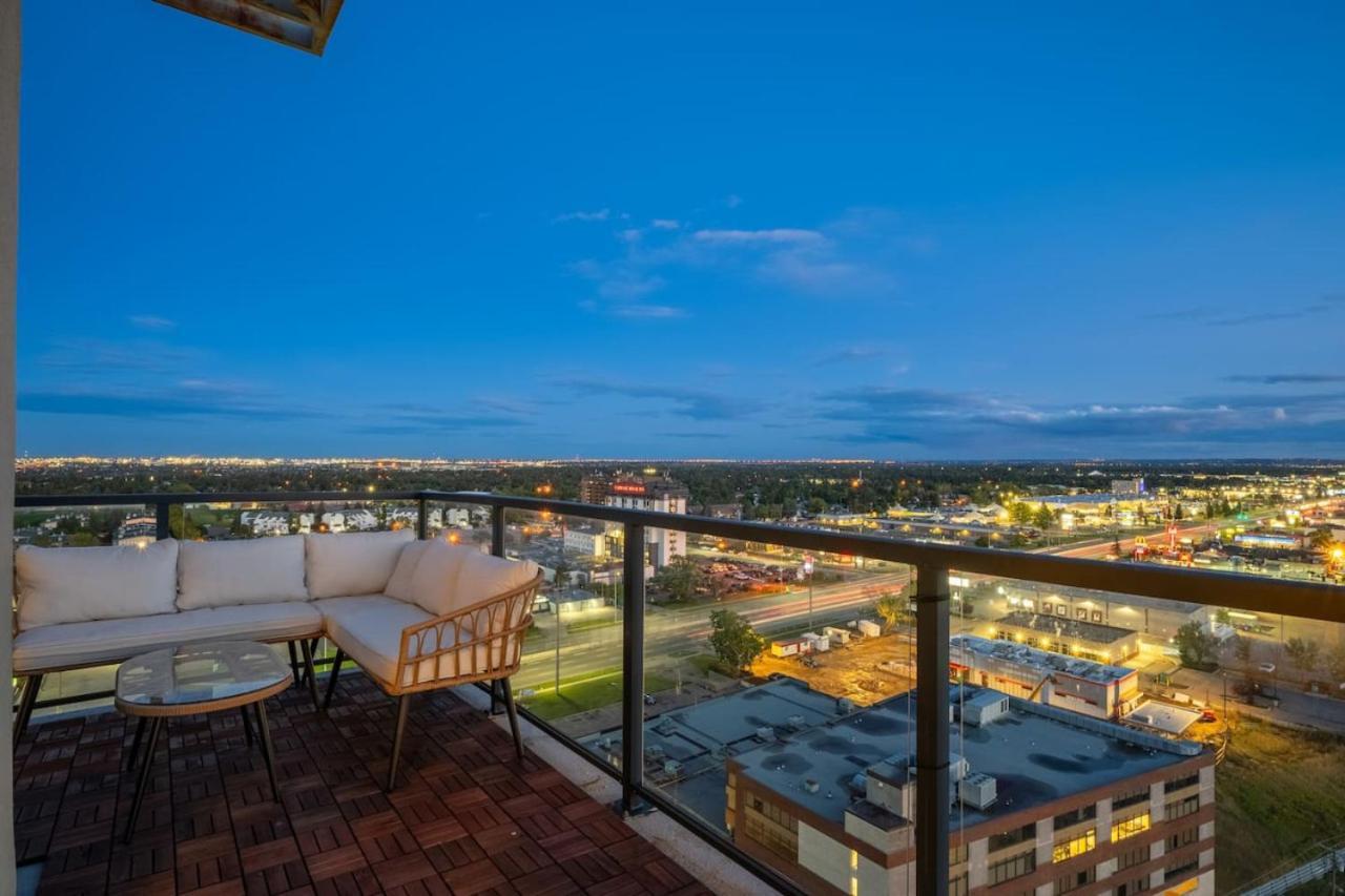 Upscale Penthouse Stay With Mountain & City Views, Free Parking, Bbq Grill, Office Space & More YYC 외부 사진