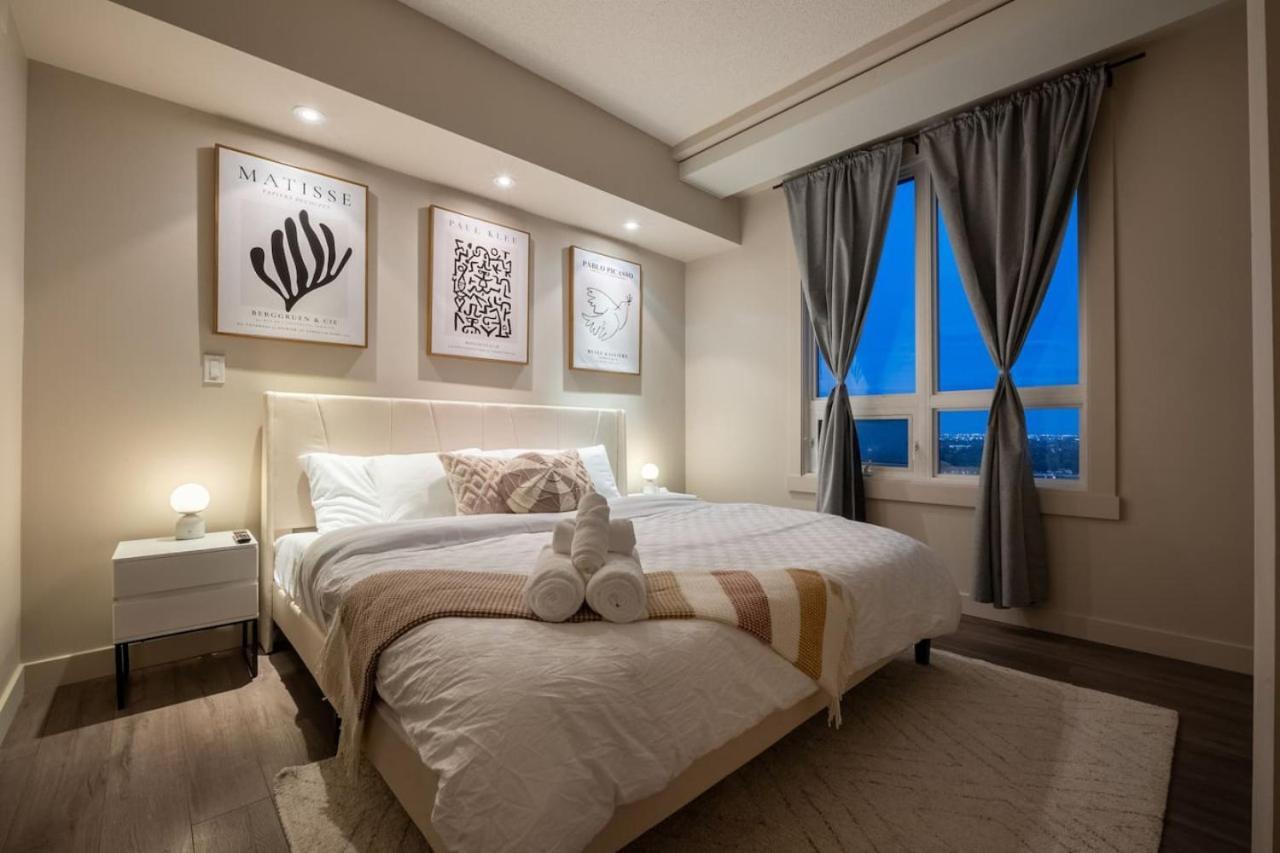 Upscale Penthouse Stay With Mountain & City Views, Free Parking, Bbq Grill, Office Space & More YYC 외부 사진